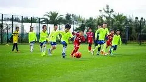 包文婧母女同框秀亲子装扮，6岁“饺子”身高引关注