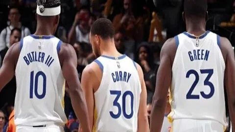 大连英博队主场击败长春亚泰